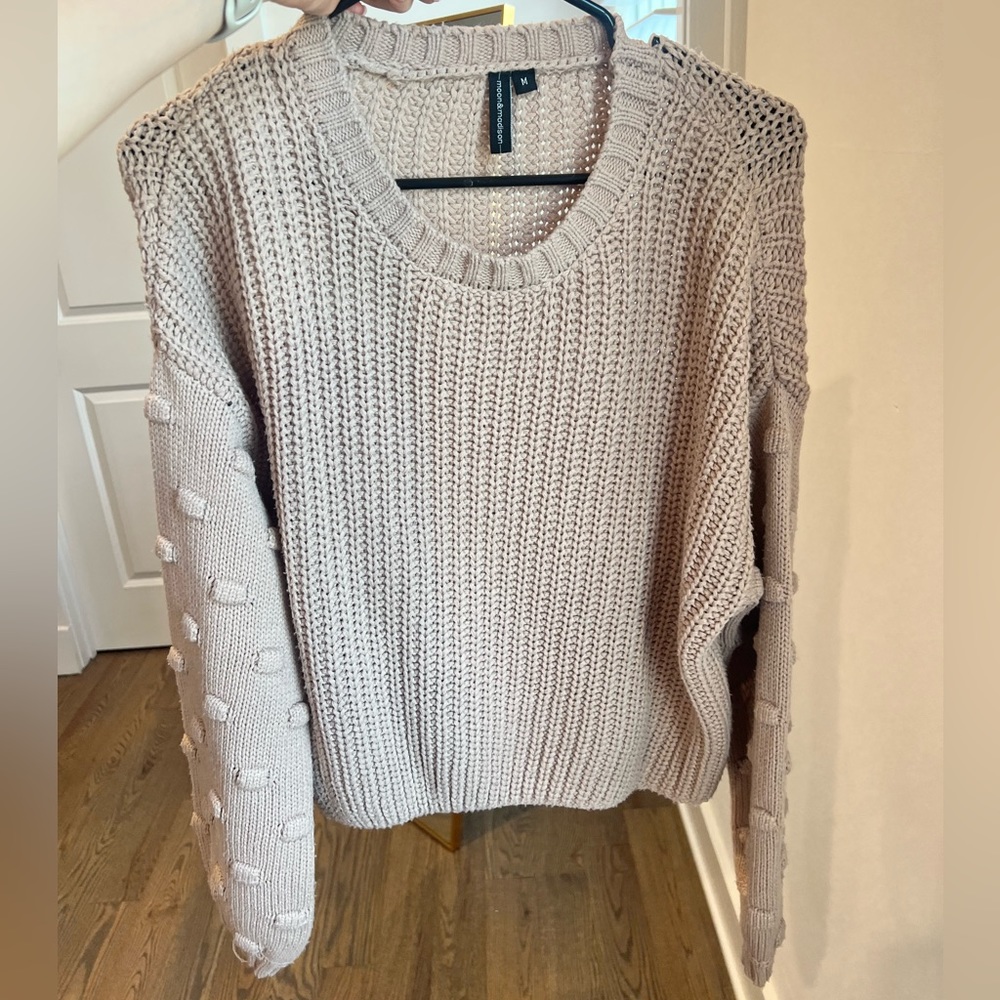Moon&Madison sweater with textured sleeves. Size medium, fits like a S/M